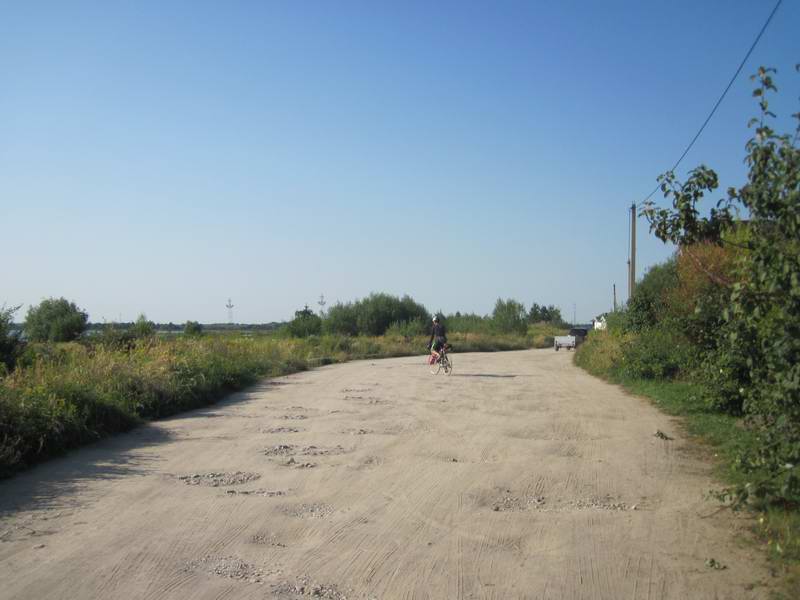 Едем по грунтовке к Дельфину