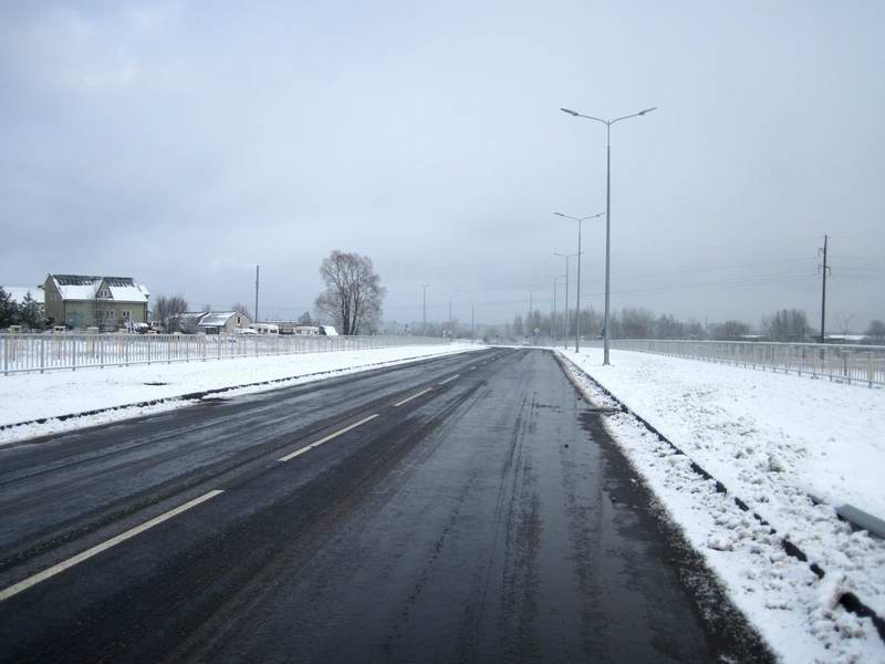 Она завалена снегом