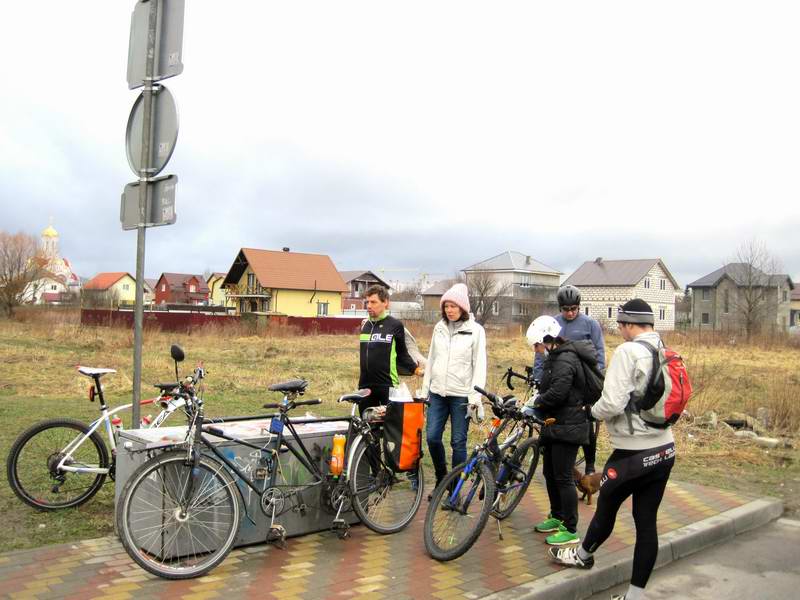 Место старта №4. Народу стало больше <a href='http://koenigbicycle.ru/js/ymapload/mapload.htm?maps/v2110tr.kml&54.71363160762345&20.58813367286127&17&hybrid'><img src='/images/Yandex_Maps_logo_25px.gif'></a> <a href='https://www.google.com/maps?z=15&t=h&q=54.71363160762345,20.58813367286127' target='_blank'><img src='/images/25px-Google_Maps_icon.jpg'></a>