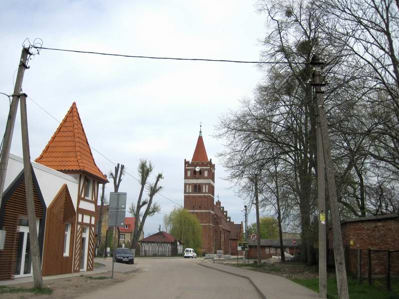 Впереди - кирха Правдинска