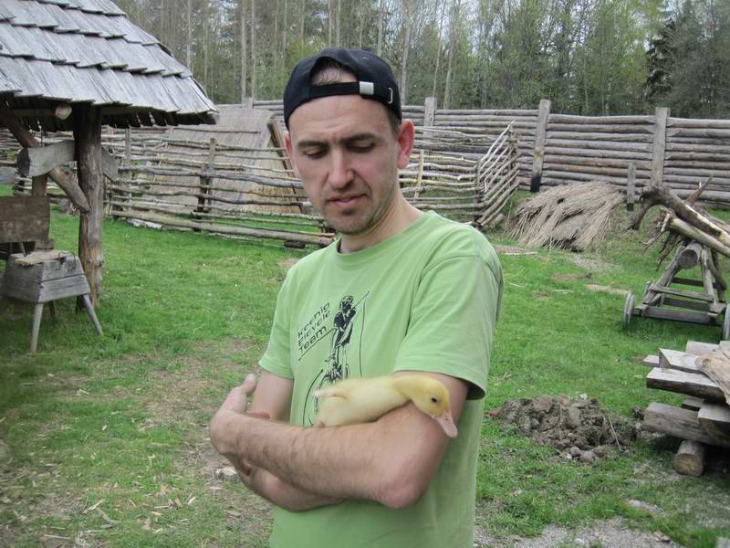 Дмитрий Пасека с утёнком