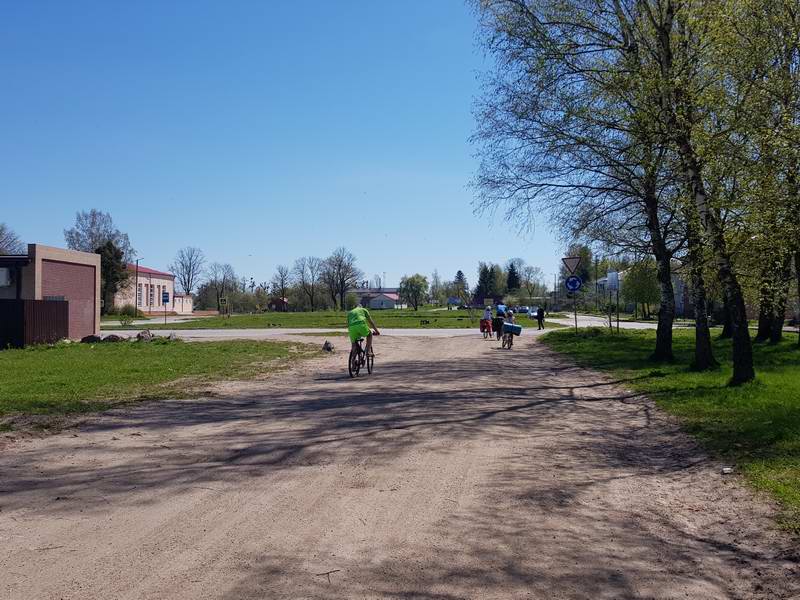 Едем через центр Дружбы