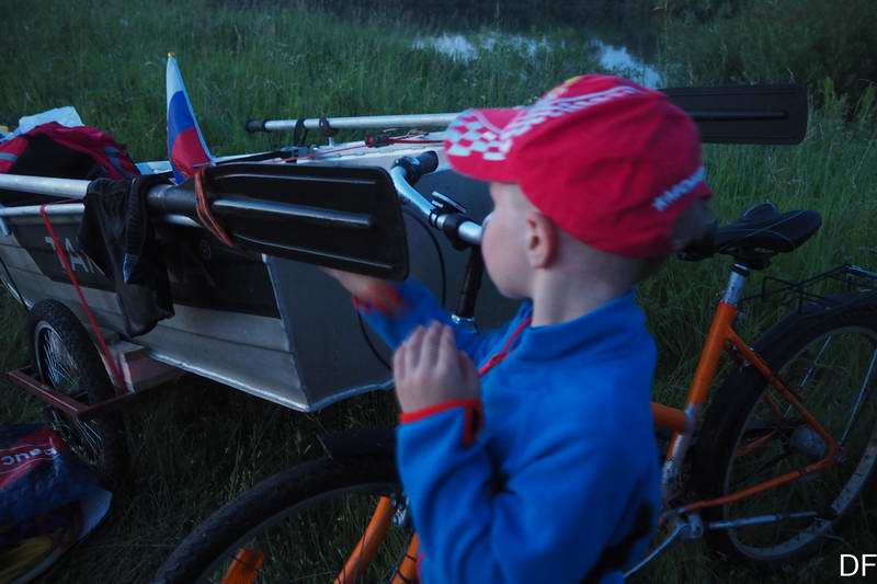 Дамиан Мезенов и лодка