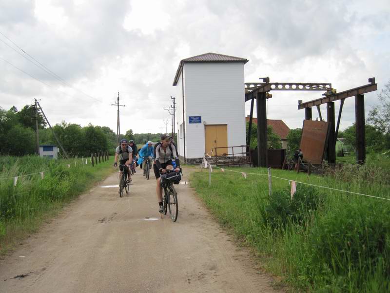 19:34. Велогруппа прибывает в Плодовое