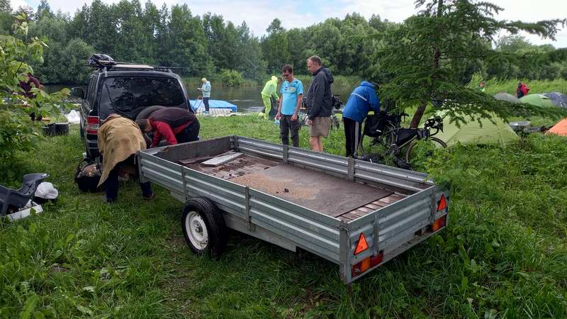 8:17. Прицепляем прицеп к джипу