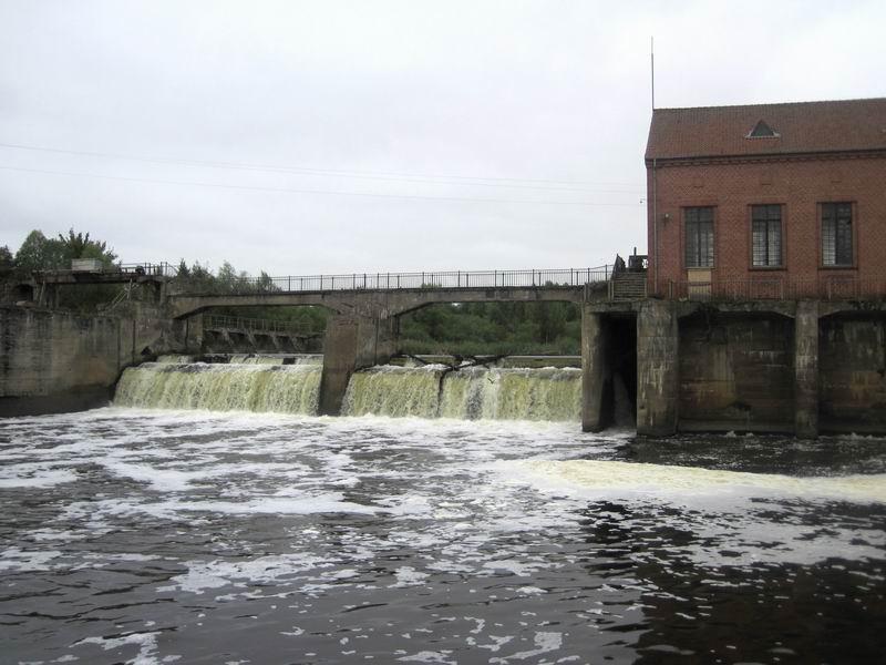 Возле ГЭС в Курортном
