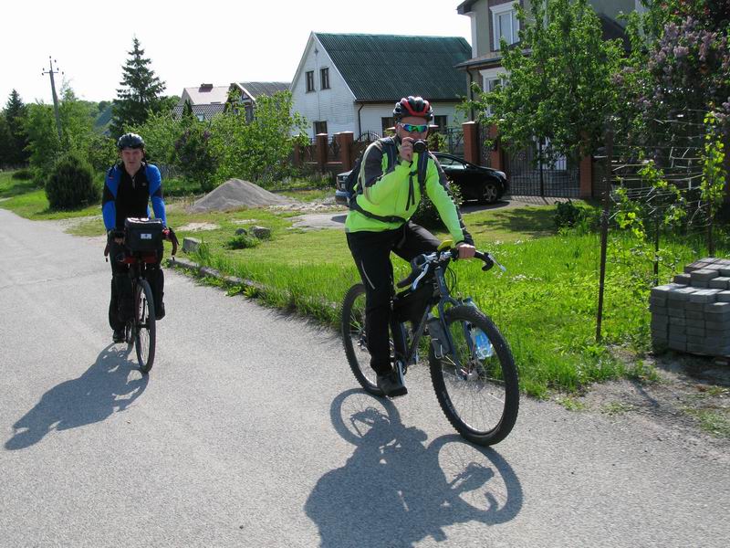 Фотодуэль с Андреем Котовым на ул. Солнечной.