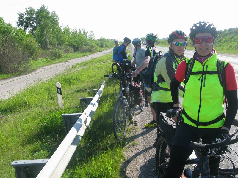 В районе Светлого сходим с Берлинки на параллельную грунтовку.