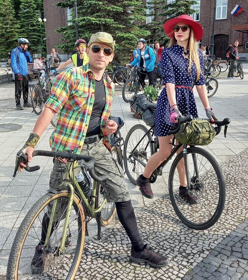 Алексей Кулеш и Мария Москалёва на Привокзальной площади