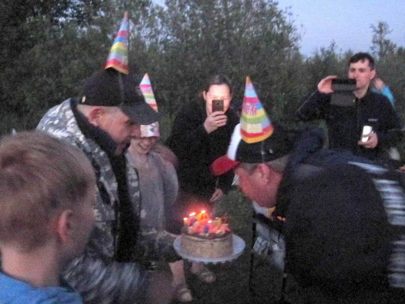 Фёдор Щербина задувает свечи