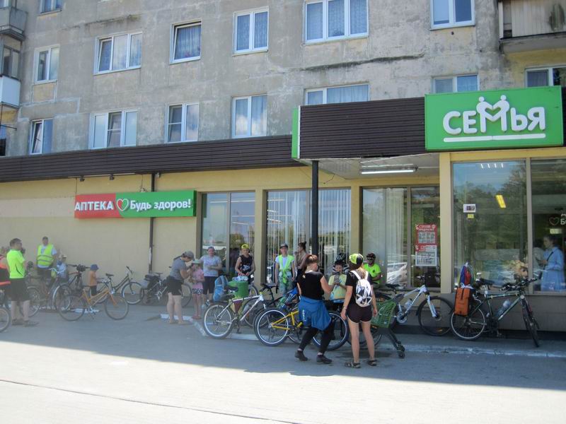 Закупочная остановка у магазина Семья