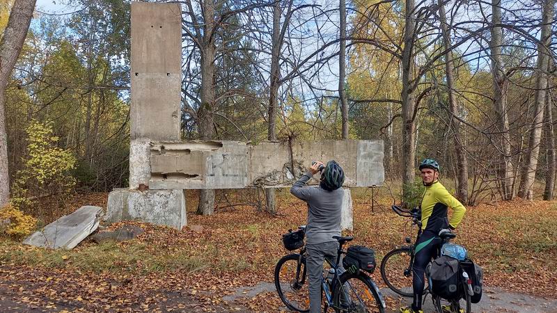 Приехали ко второму въезду к заброшенной части