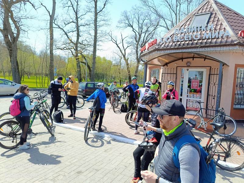 Магазинная остановка в Сосновке.