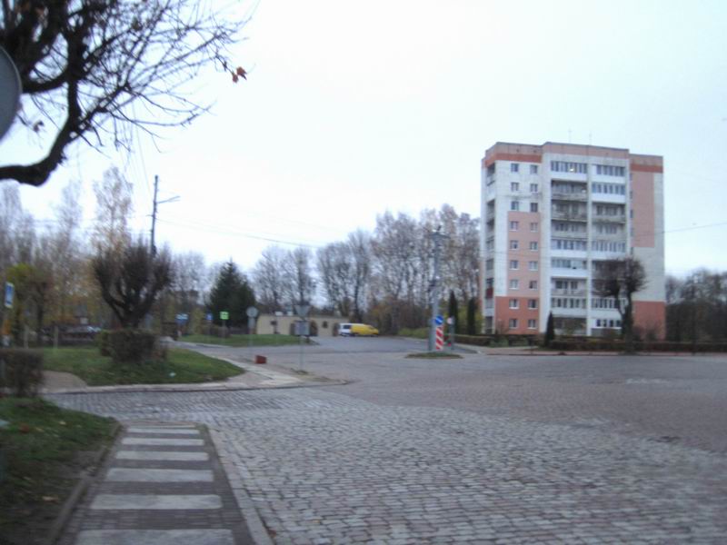 Едем по площади Ленина в Черняховске