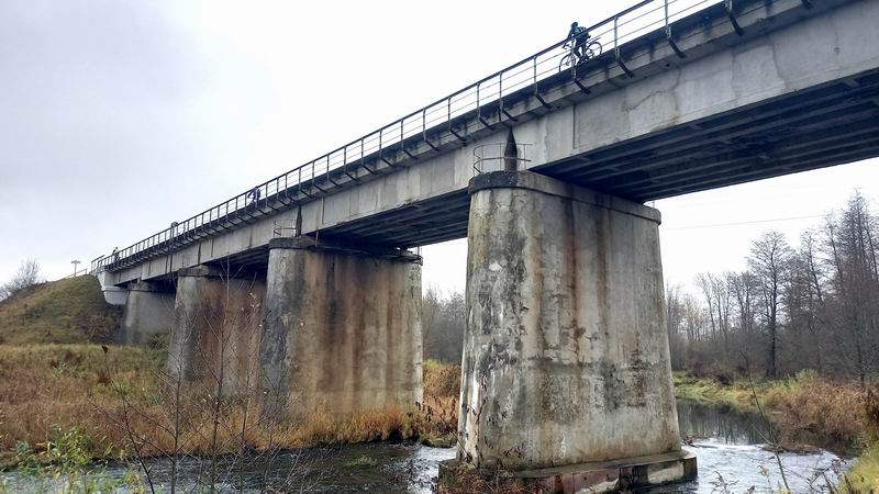Едем по мосту через Анграпу