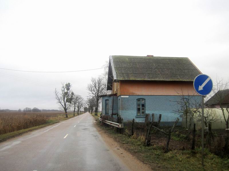 Дом у дороги