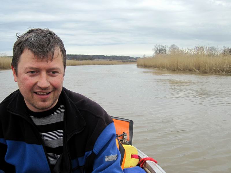 Сергей Мезенов в лодке
