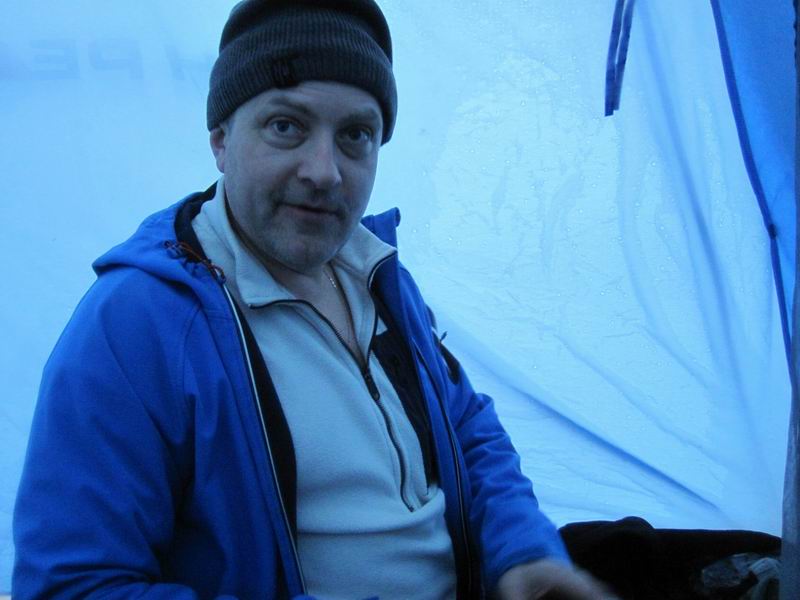 Никита Никитин в палатке утром