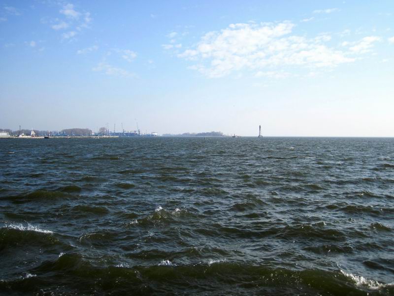 Вид с парома на Калининградский Морской канал в сторону Калининграда
