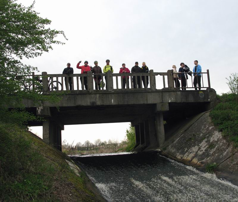 Остановка на дамбе Орловского водохранилища.