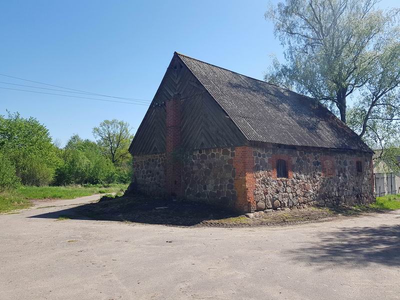 Сарай рядом с кирхой