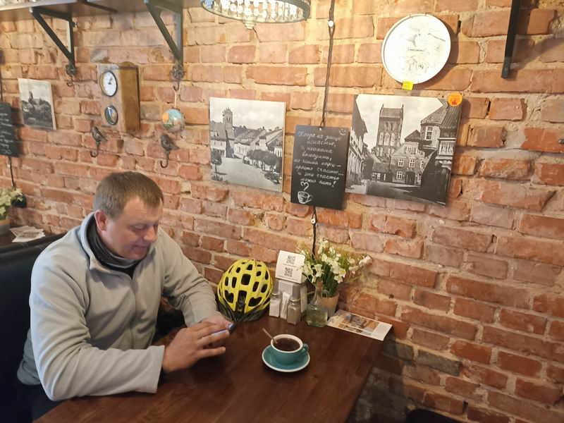 Алексей в кафе 'Патефон'.