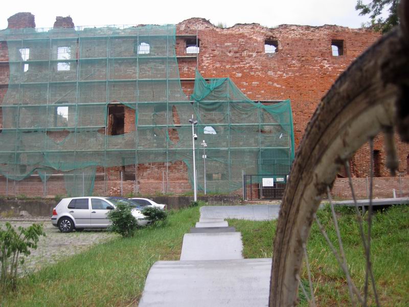 Вид на замок с памп-трека