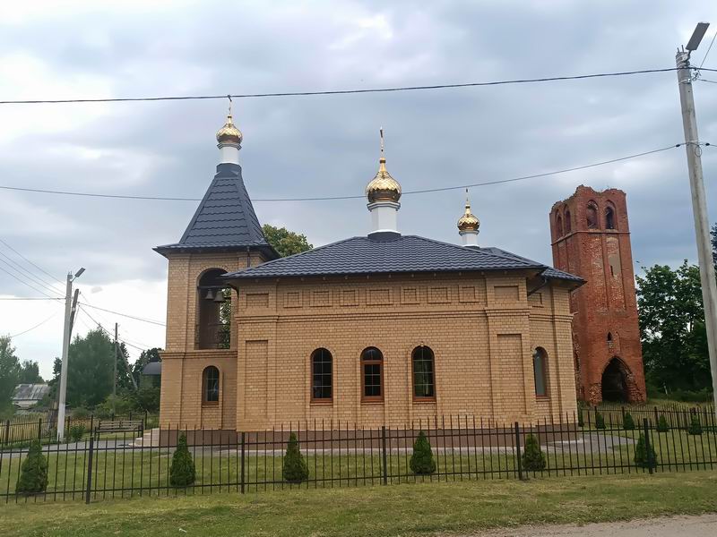 Новая и старая церкви в Громово