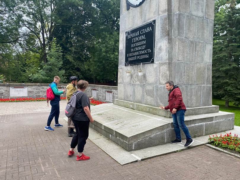 Братская могила на проспекте Мира
