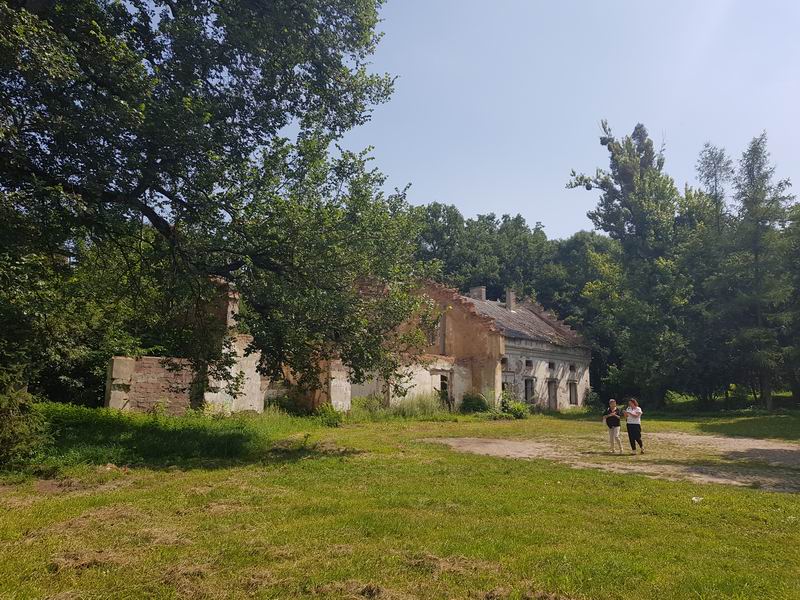 Территория замка