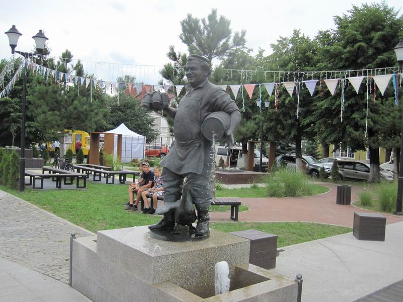 Фонтан в виде пивовара