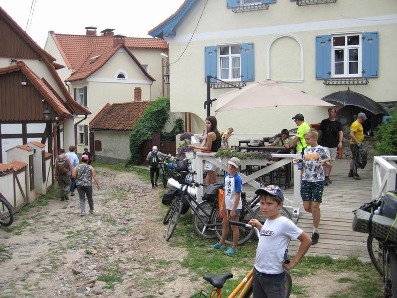 Уезжаем из кафе 'Терасса'