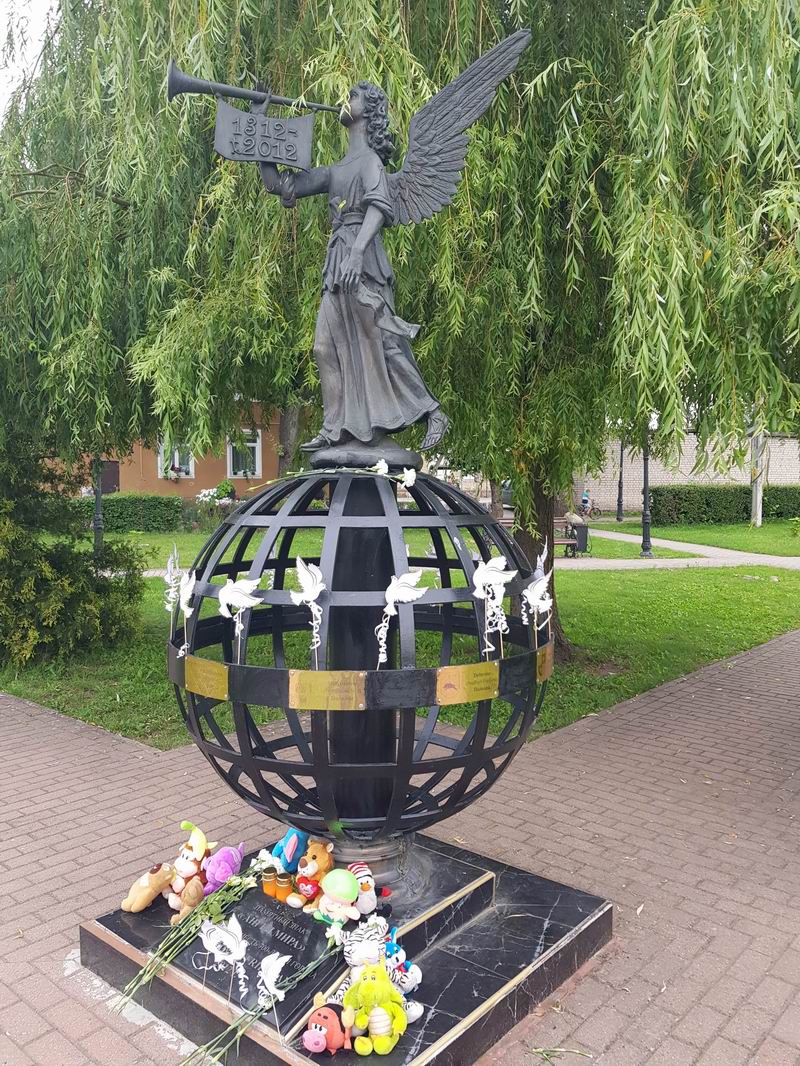 Памятный знак Ангел мира