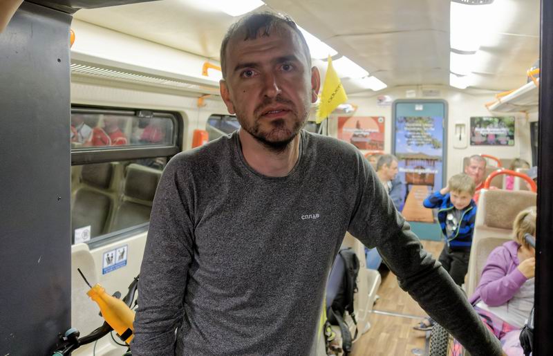 Дмитрий Пасека в поезде