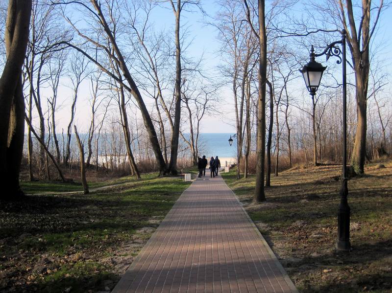 Спускаемся к морю