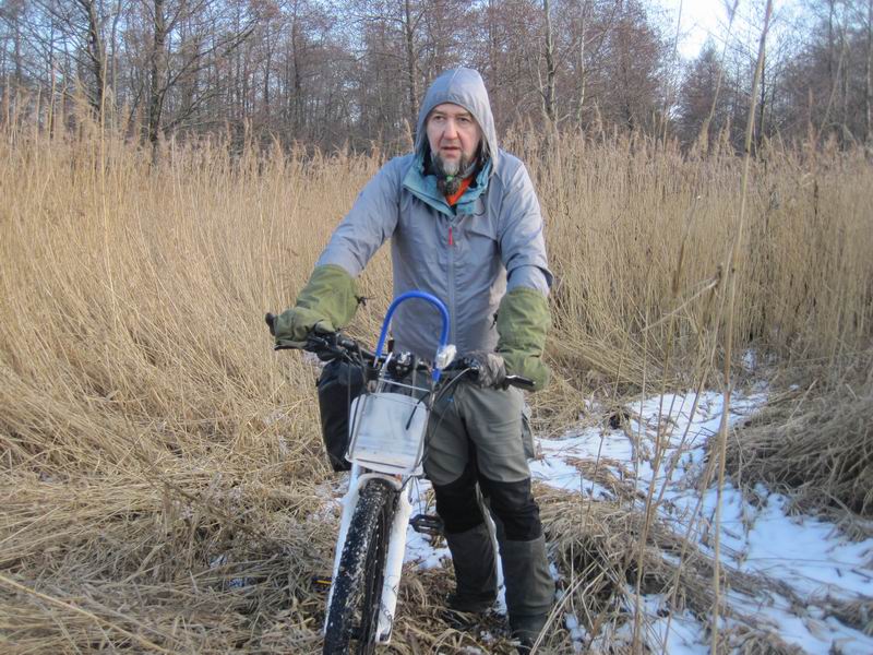 Алексей Сажин в болоте