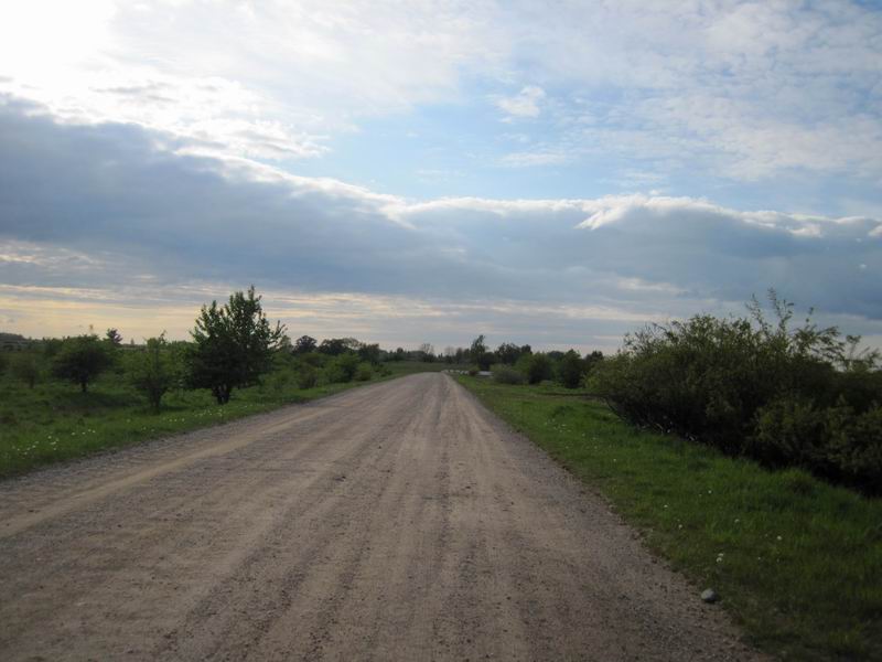 Красивое небо над дорогой