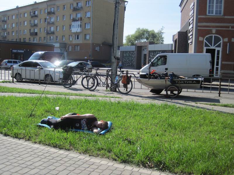 Можно даже поспать после сытного обеда
