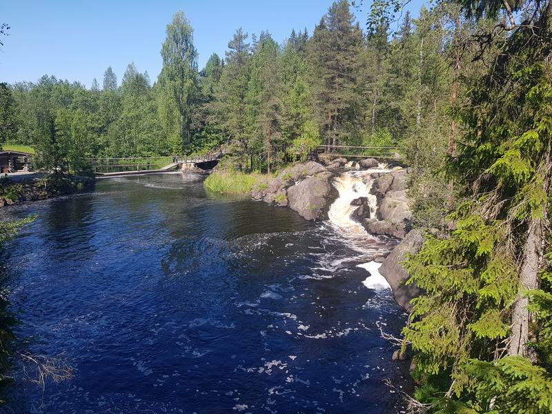 Водопады на ней