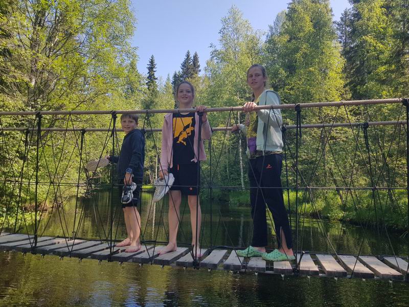 Дети на мосту