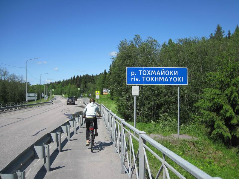 Пересекаем реку Тохмайоки и едем дальше