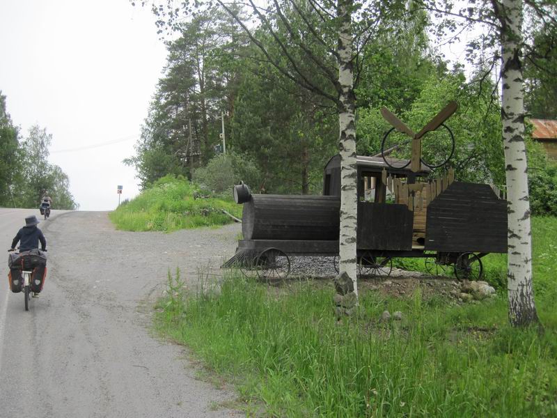 И тут паровоз! Правда, какой-то безпонтовый