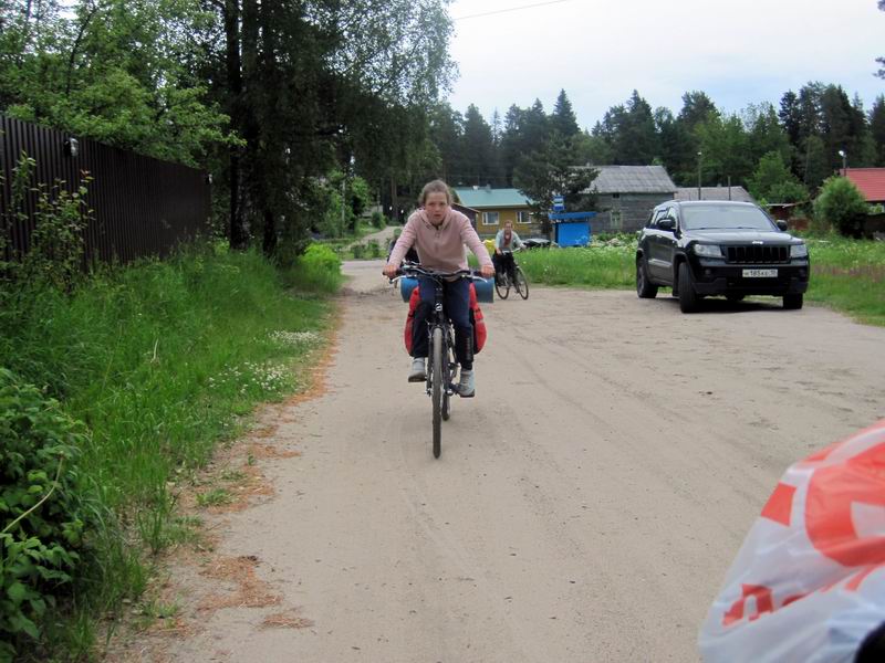 Едем по ней