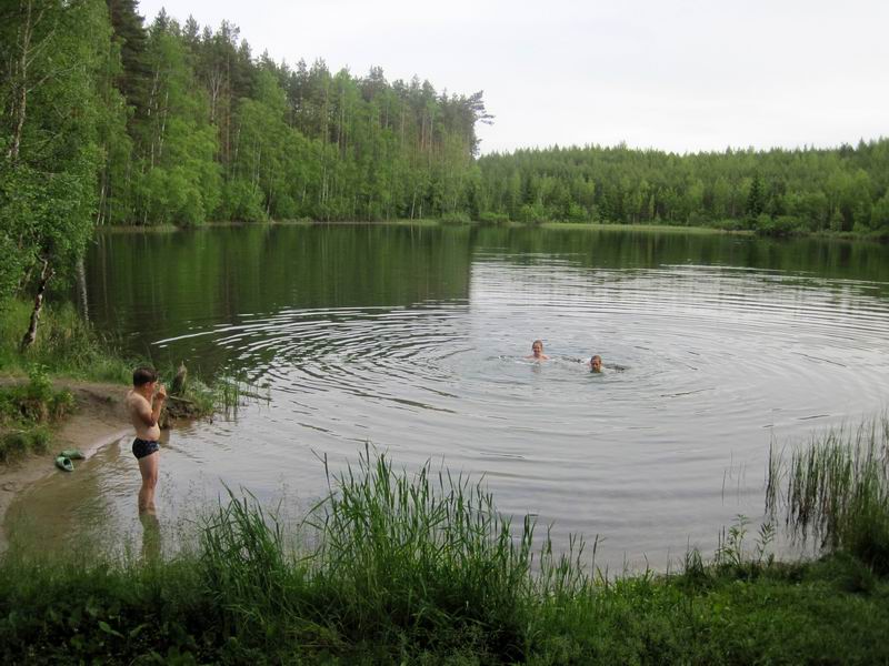Сразу пошли купаться