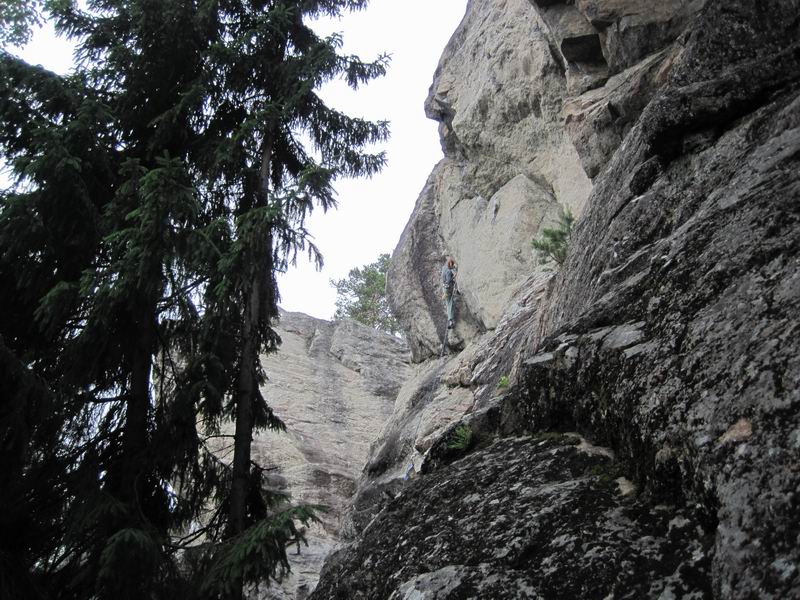 Другие скалолазы лазают по соседству