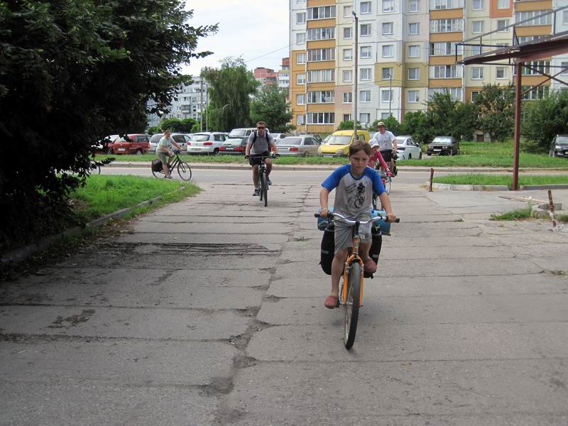 Сворачиваем на лесную тропинку