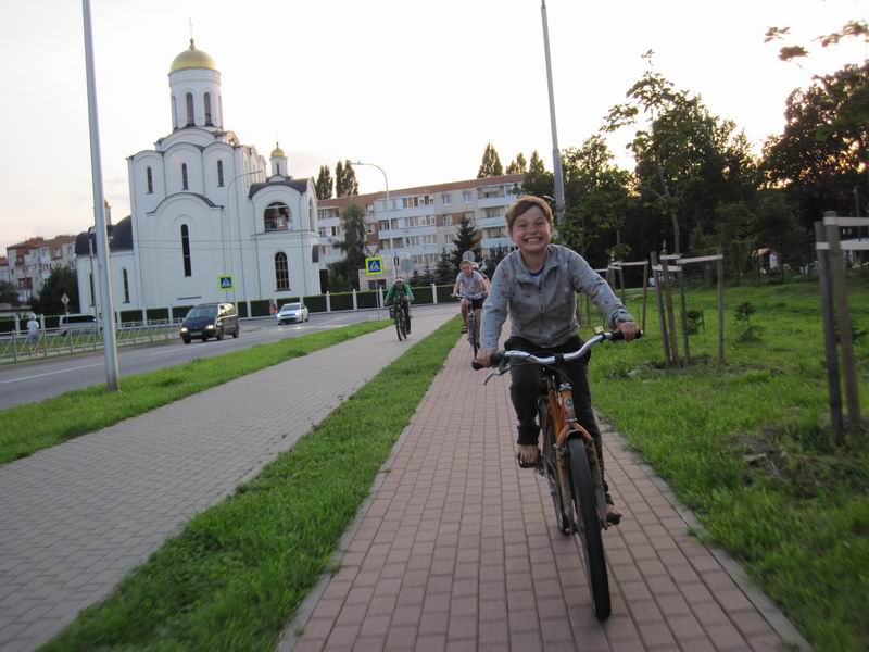 Едем по ней