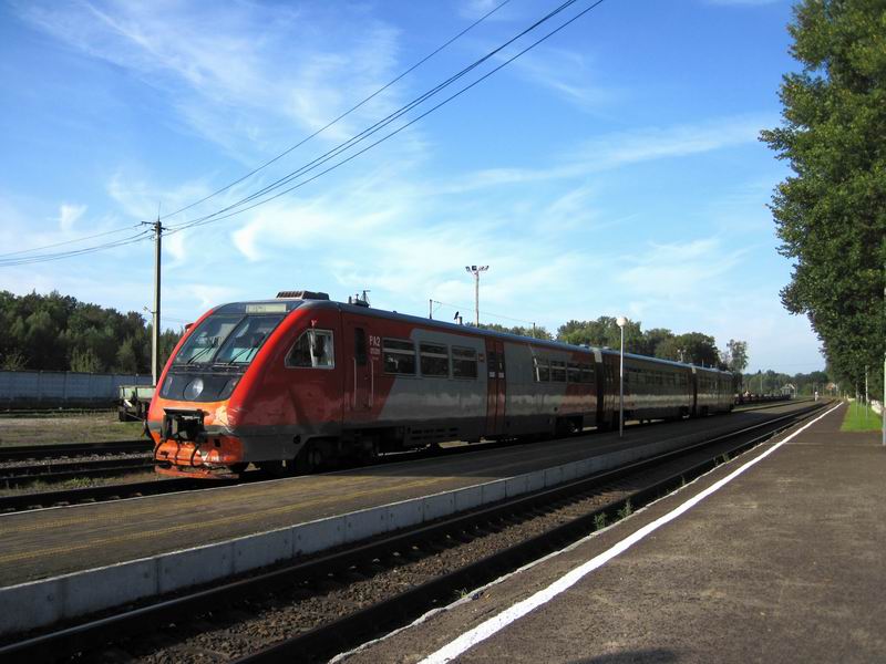 Приехал поезд с участниками