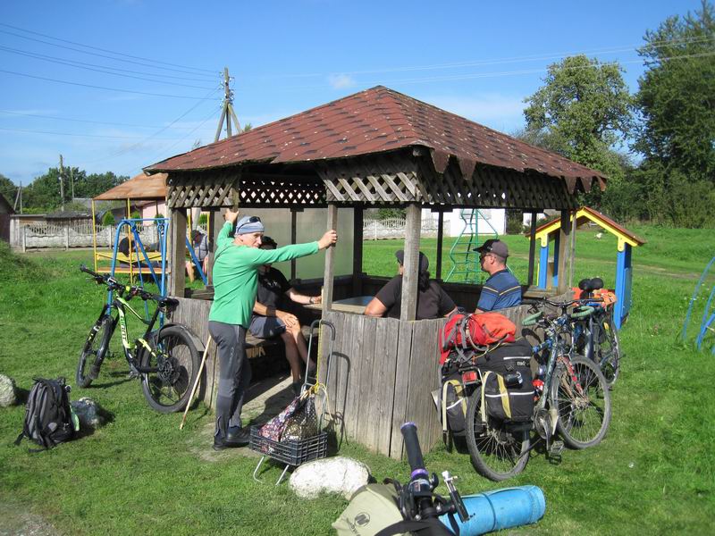 Отдыхаем в беседке