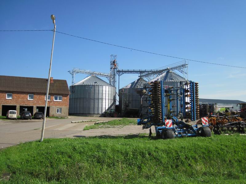 Сельхозтехника в Красном